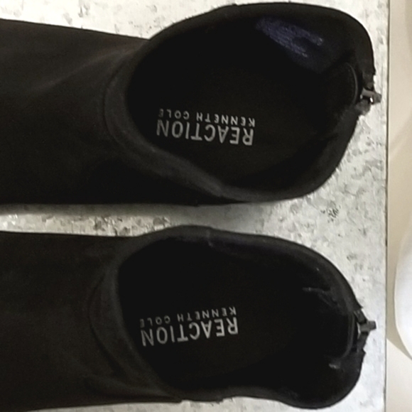 Black Kenneth Cole Reaction Wind Ankle Booties - Picture 3 of 4
